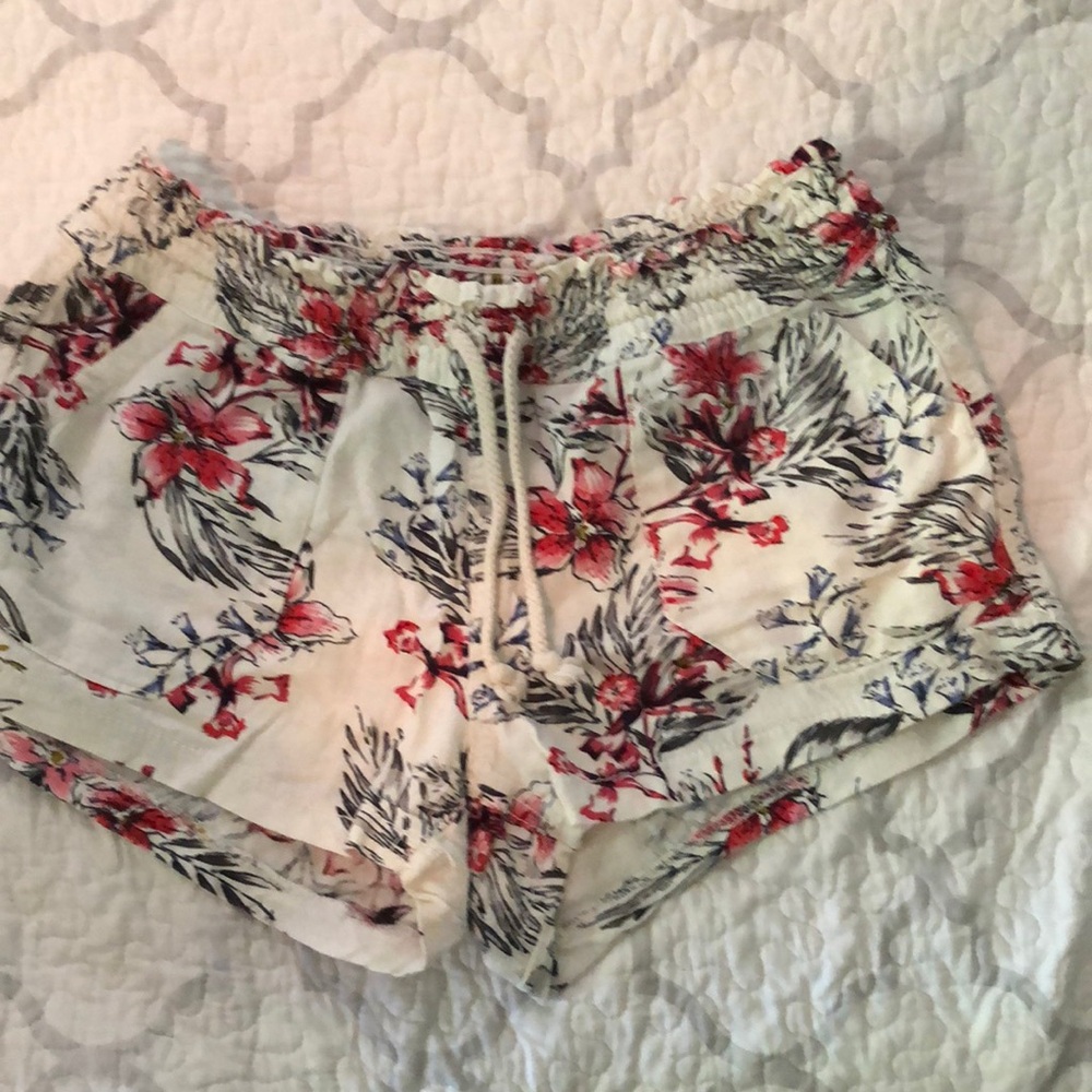 Cali 1850 women’s shorts size medium  tropical look 4 pocket